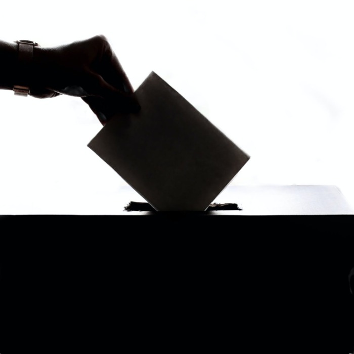 Aux urnes, communicateurs! Aux urnes, communicateurs!